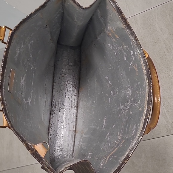 SOLD - Authentic Louis Vuitton - Picture 7 of 11